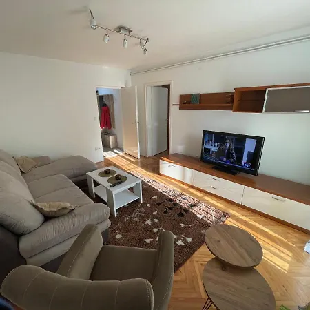 Quiet Apartment *
